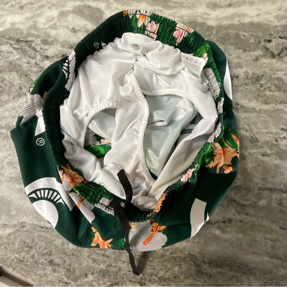 Michigan State Spartans Floral Swimming Trunks size Large (F1) - Picture 3 of 7